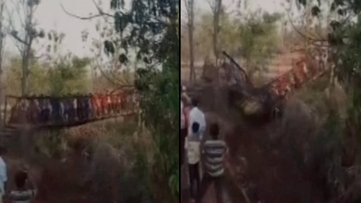 Bridge collapse. (<b>Photo: </b>ANI screengrab)