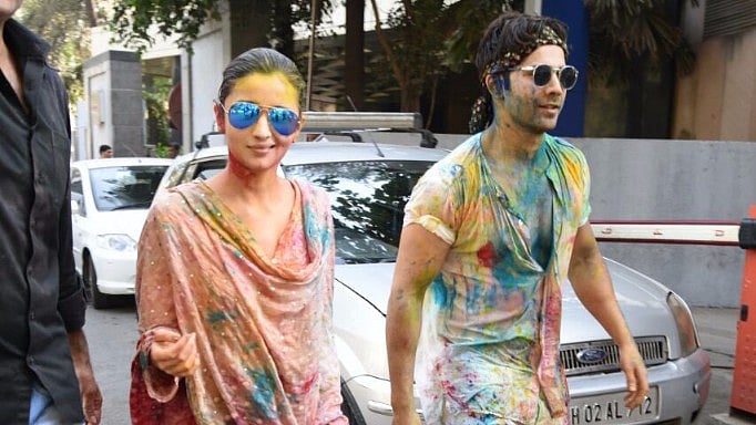 Alia and Varun celebrate Holi together. 