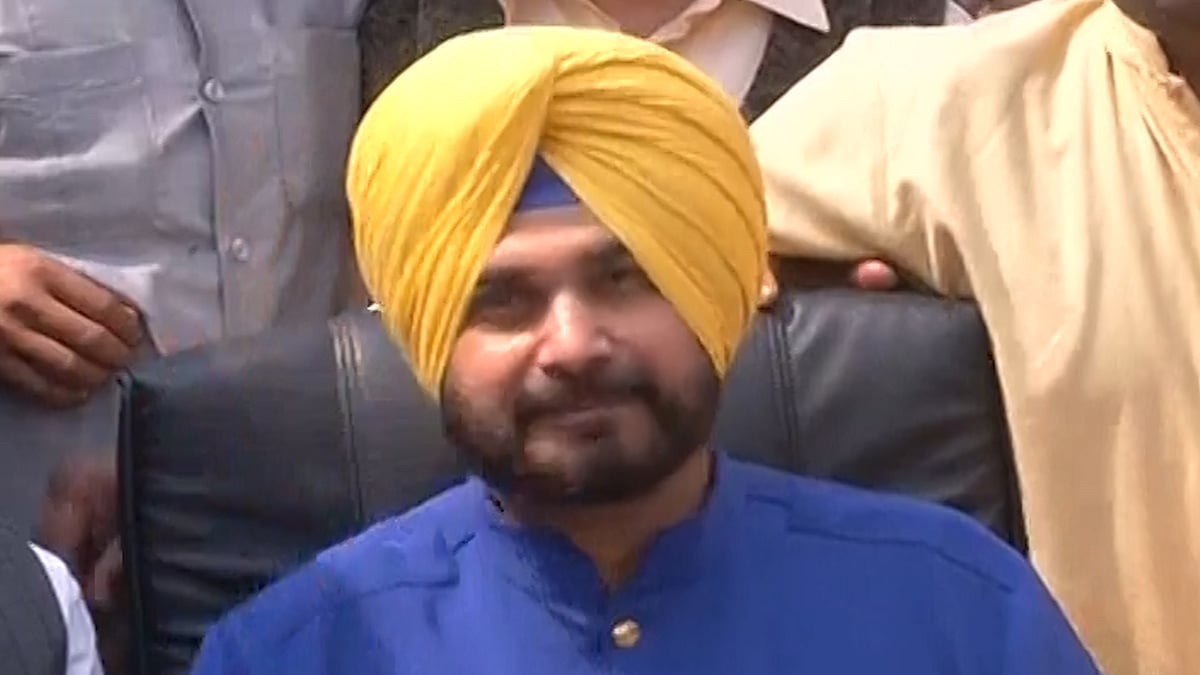 Navjot Singh Sidhu declares the Congress party’s victory (Photo: ANI Screengrab)