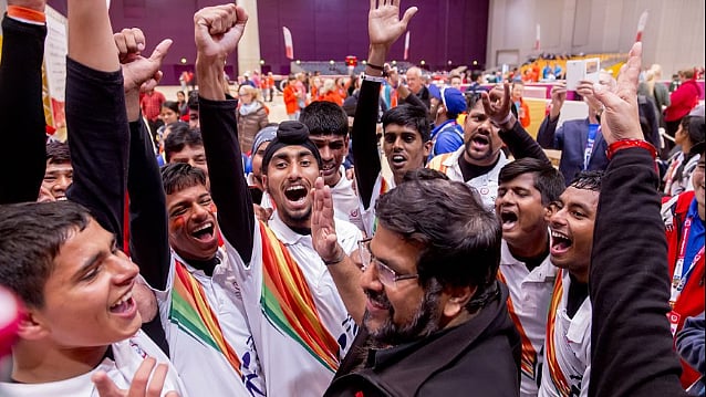 India’s Special Olympics Bharat contingent in Austria. (Photo Courtesy: Twitter/<a href="https://twitter.com/VijayGoelBJP/status/845994384114040832">Vijay Goel</a>)