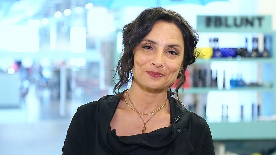 Adhuna Bhabani shares 5 hair-care tips that’ll help you cruise through the summer. (Photo: The Quint)