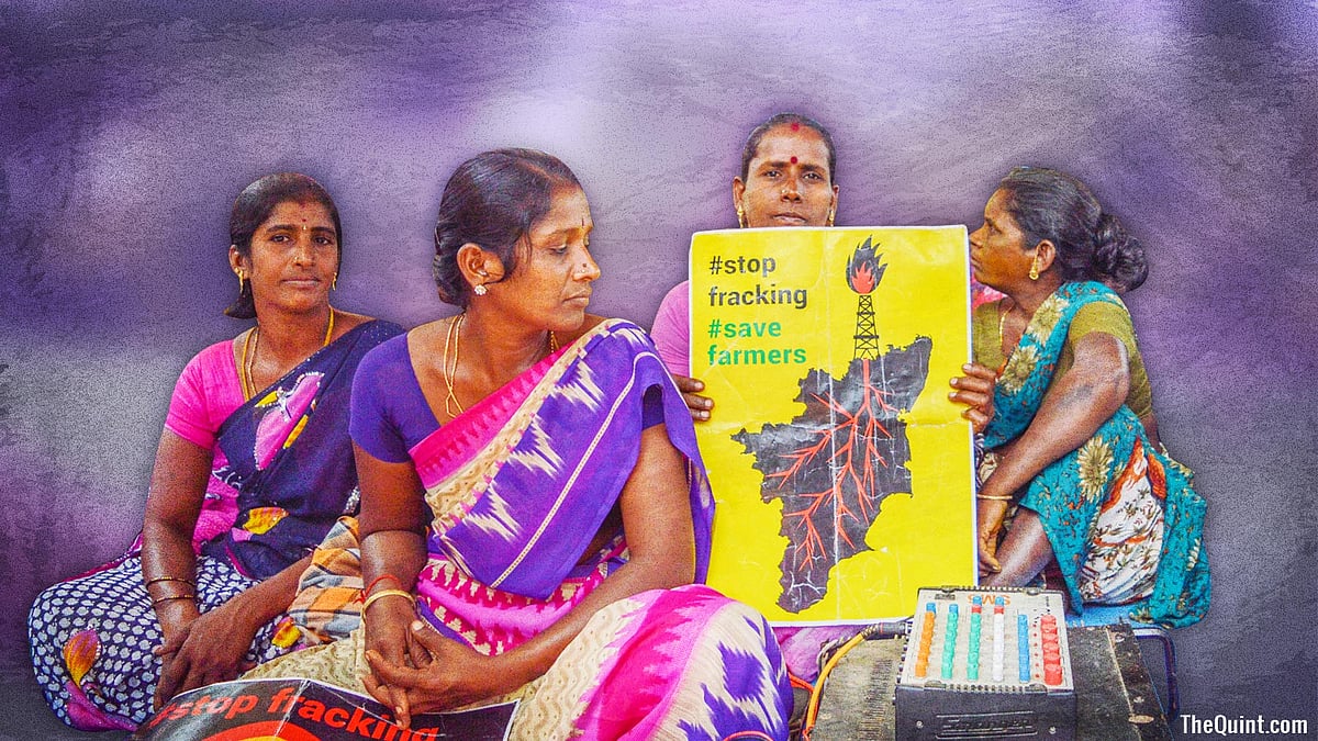 Students, film stars and IT professionals are visiting Neduvasal to support the villagers’ fight against the project. (Photo: Prabhu Mallikarjunan/Altered by<b> The Quint</b>)