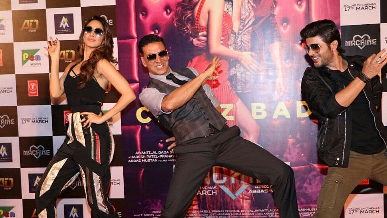 Kiara Advani, Akshay Kumar and Mustafa show off the <i>Cheez Badi Hai</i> moves. (Photo: Yogen Shah)
