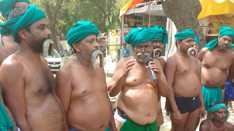 The protesting farmers at Jantar Mantar in New Delhi. (Photo Courtesy: The News Minute)