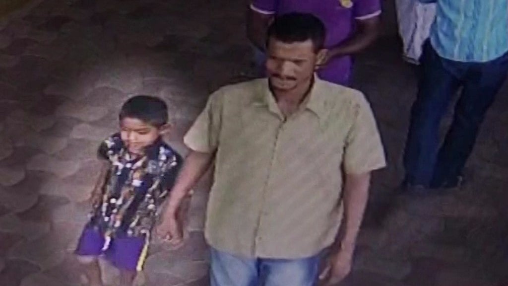 CCTV footage from KIMS hospital, Hubli (Karnataka) shows the unsuspecting child lured out of the hospital with a man dressed in an autorickshaw driver’s uniform. (Photo Courtesy: ANI)