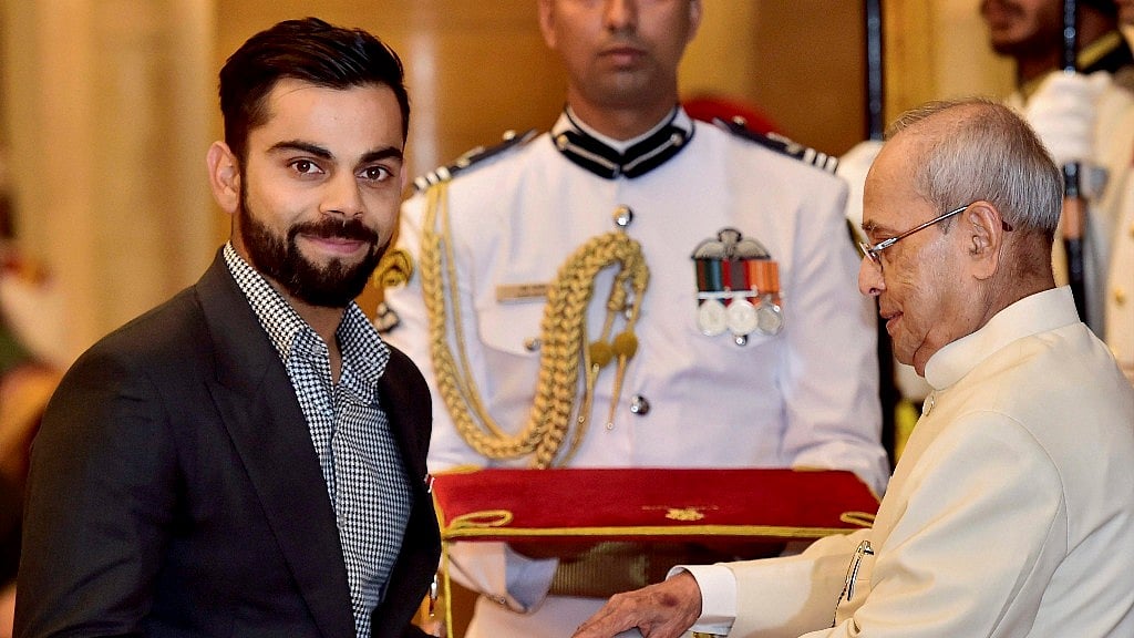 Virat Kohli receives the Padma Shri from President Pranab Mukherjee. (Photo: PTI)