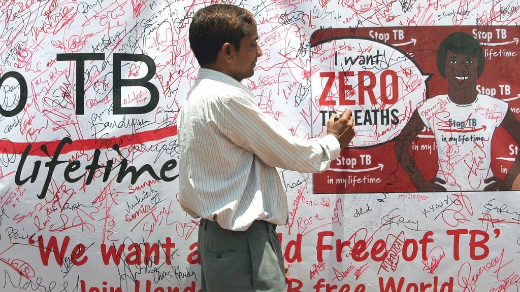 A volunteer signing the signature campaign poster during a TB awareness program, for eradication of TB in India. (Photo: iStock)