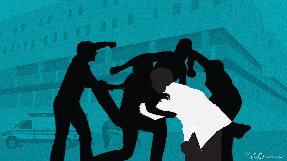 

Caught on camera, doctor thrashed by patient’s family. (Photo: The Quint)