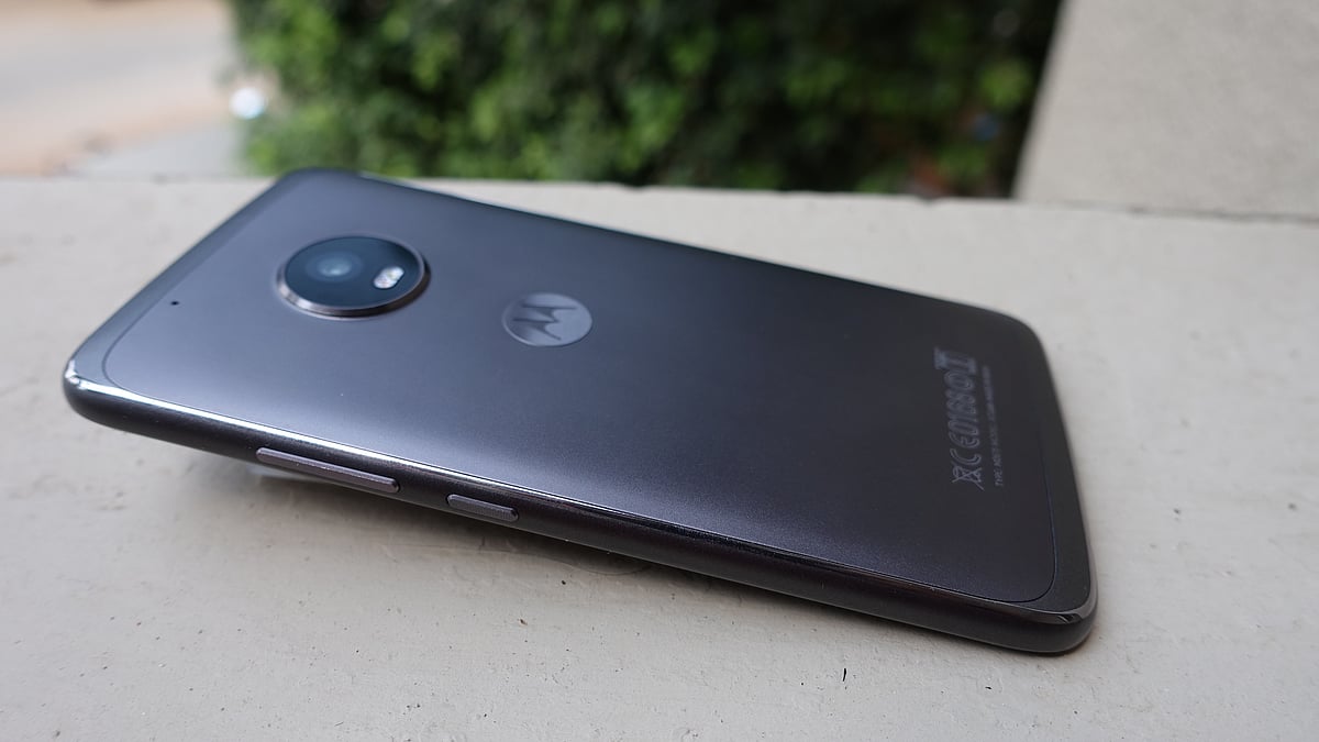 Premium, metal design treatment given to the Moto G5 Plus. (Photo: <b>The Quint</b>/@2shar)