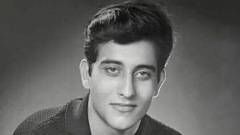 A rare photograph of a young and dashing Vinod Khanna. (Photo courtesy: Twitter/<a href="https://twitter.com/R_Khanna">Rahul Khanna</a>)