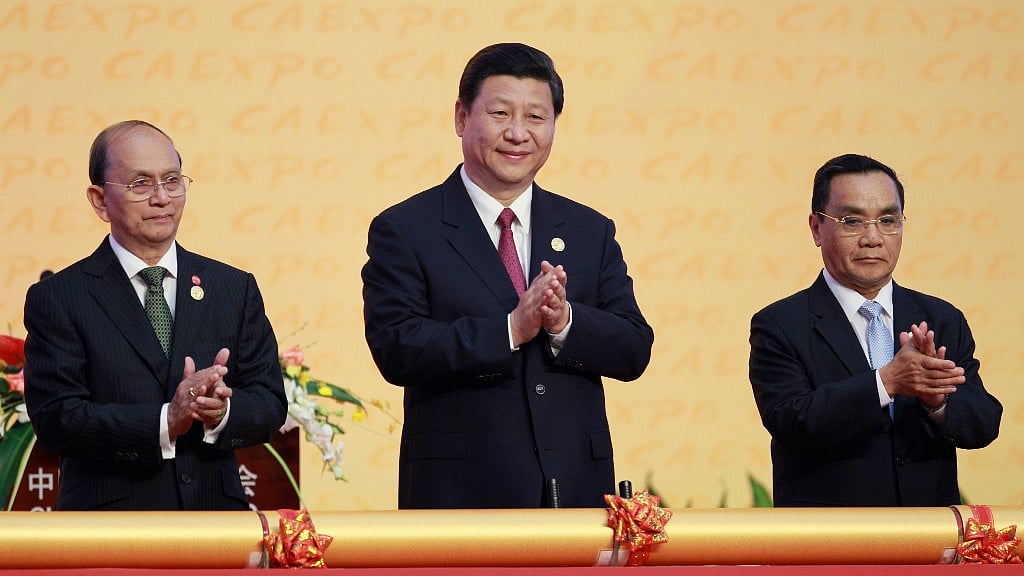 File photo of Chinese President Xi Jinping (centre).
