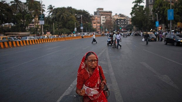 A woman affected by leprosy begs for alms at a traffic junction in Mumbai. (Photo Courtesy: IndiaSpend)