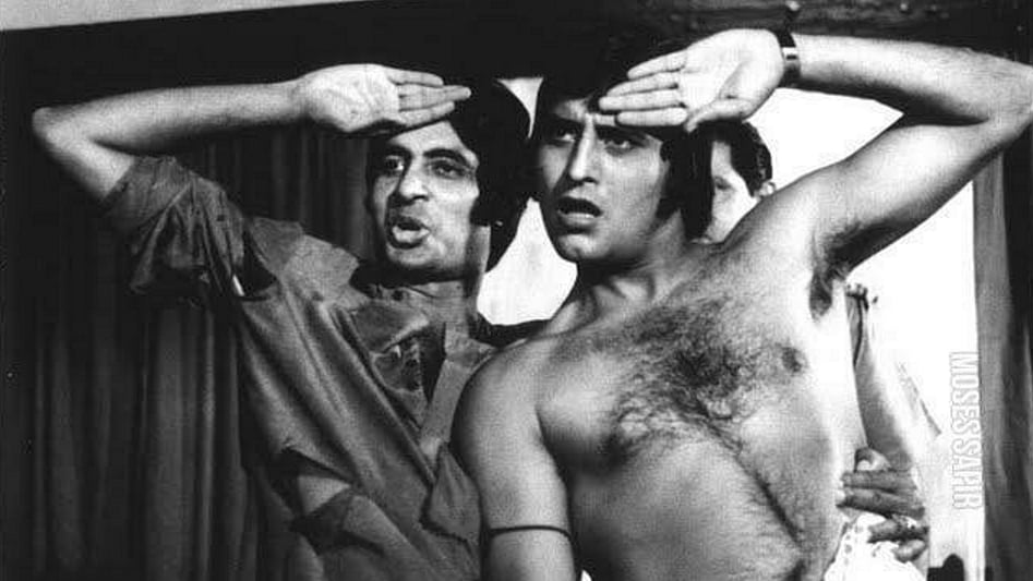 Amitabh Bachchan pens an emotional blog in memory of Vinod Khanna. (Photo courtesy: Twitter/@MosesSapir)&nbsp;