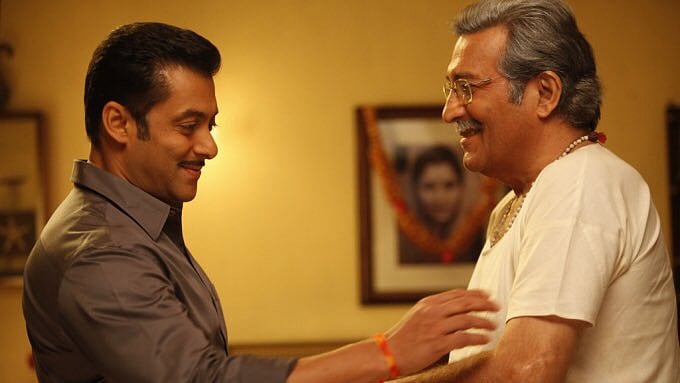 Salman Khan and Vinod Khanna in the <i>Dabangg</i> movies. (Photo: Twitter/ MoviezAdda)