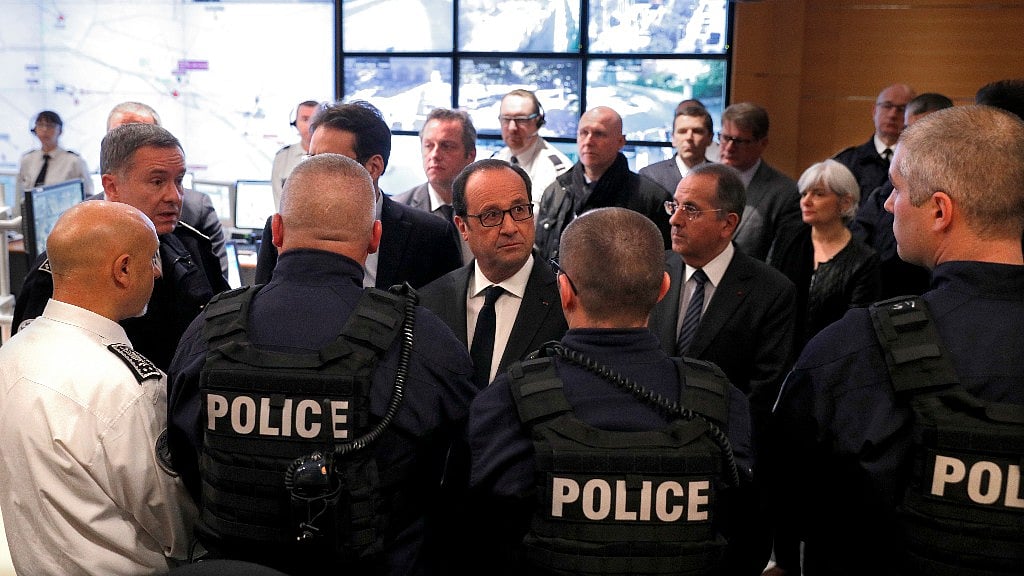 French President Francois Hollande speaks with policemen at Paris police headquarters on Friday April 21, 2017 in Paris. (Photo: AP)