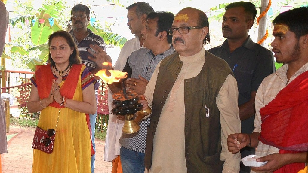 Rajya Sabha MP Amar Singh and Jaya Prada perform Ram Navami prayers at Vindhyachal in Mirzapur on Wednesday. (Photo: PTI)