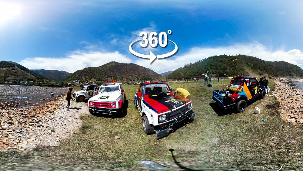 How does it feel to be racing down a rocky track in a car rally against a breathtaking backdrop? (Photo: Aaqib Raza Khan/<b>The Quint</b>)