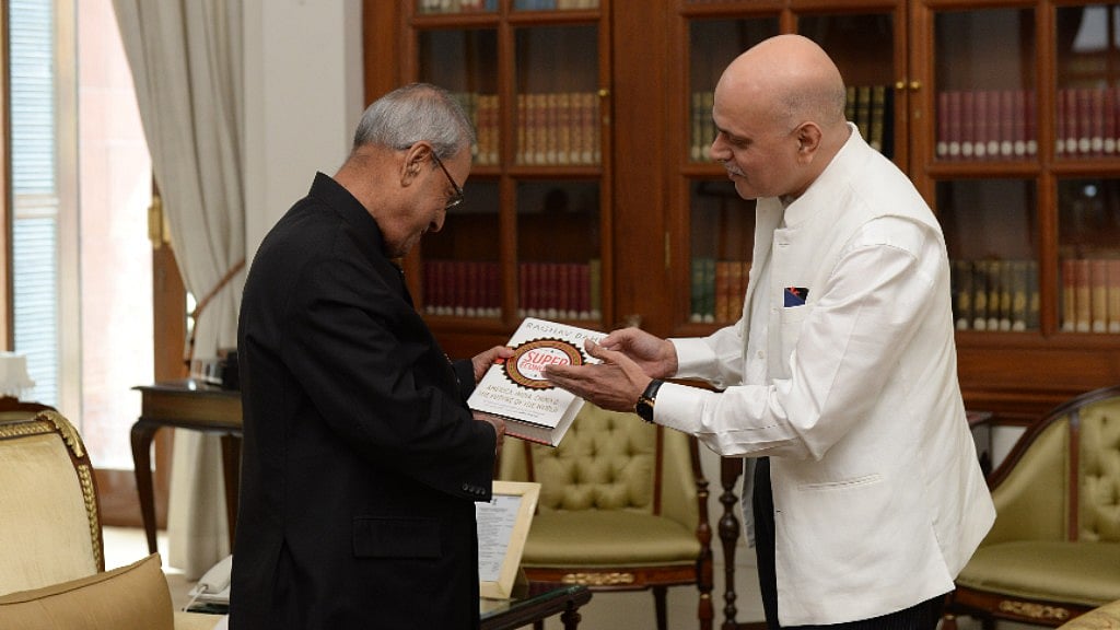 Raghav Bahl presented his book ‘SuperEconomies’ to President Pranab Mukherjee at New Delhi’s Rashtrapati Bhavan on Tuesday. (Photo: <b>The Quint</b>)