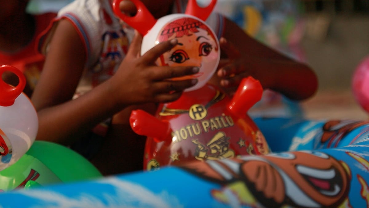 A 10-year-old in Rohtak was raped by her stepfather and was found 5 months pregnant. Representative image. (Photo: <b>The Quint</b>/Athar Rather)