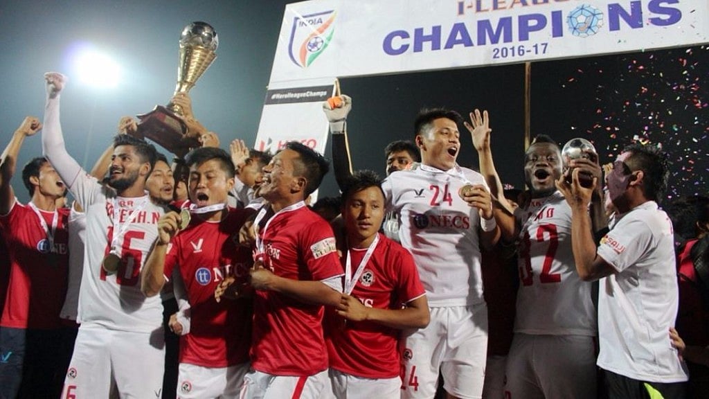 Aizawl FC celebrate their maiden i-League triumph (Photo: Twitter/<a href="https://twitter.com/IndianFootball">@IndianFootball</a>)