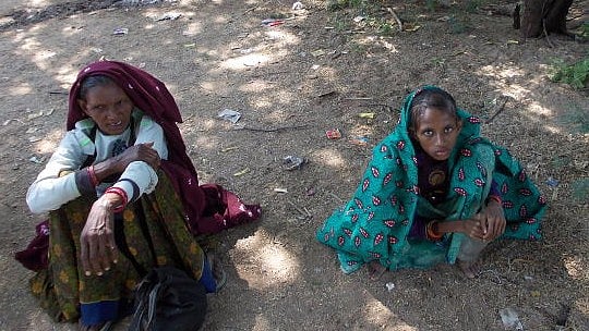 Puni Garasia (right) sits with her mother in Sirohi, southwest Rajasthan. Puni, 14, a tribal, weighed barely 20 kg when she was detected with tuberculosis in October 2016 (Photo Courtesy: IndiaSpend/Charu Bahri)