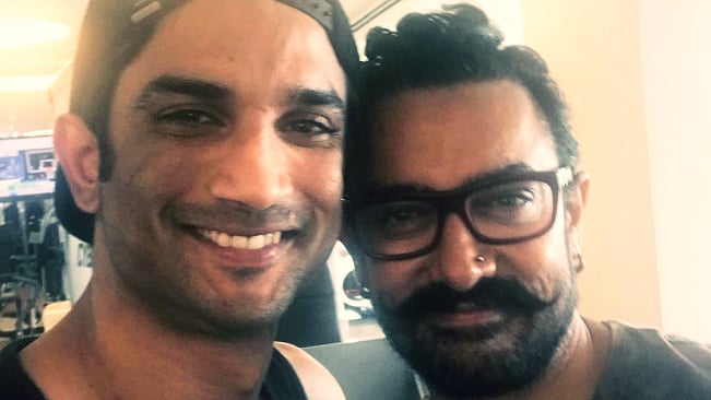 Aamir Khan flaunts his nose pin in a selfie with Sushant Singh Rajput. (Photo courtesy: <a href="https://www.instagram.com/p/BTk7smMAwJd/?taken-by=sushantsinghrajput&hl=en">Instagram/@sushantsinghrajput</a>)
