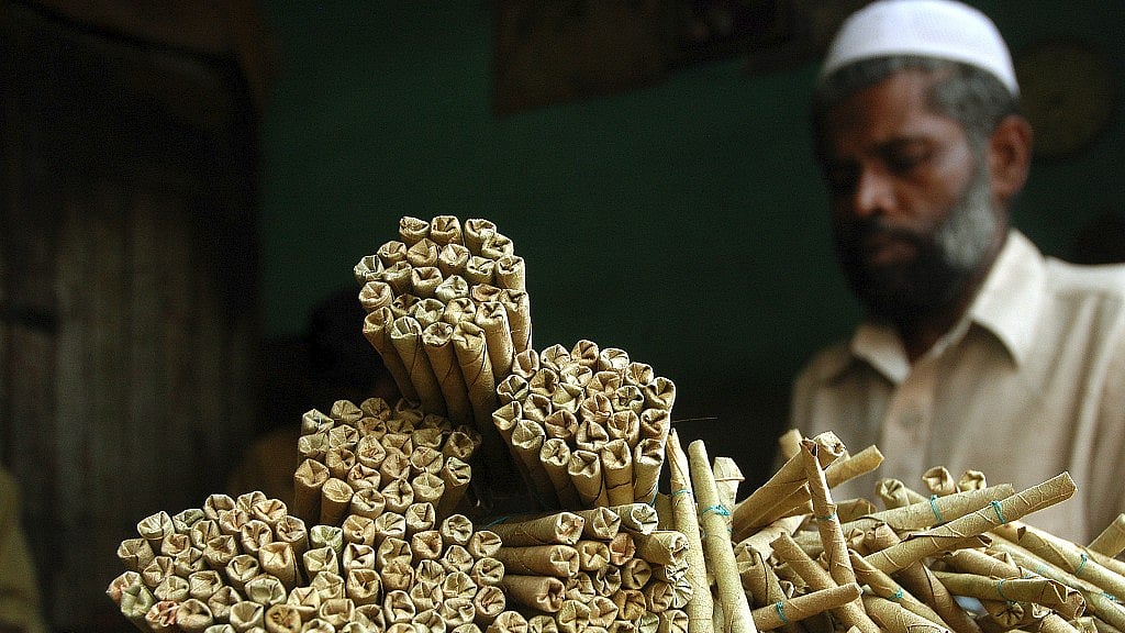 Bidi workers from at least four different states of India have written letters to PM to increase taxes on bidi. (Photo: Reuters)