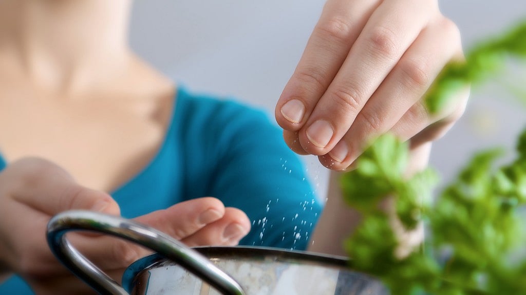 More and more Indians are going the low-salt-diet way. (Photo: iStock)