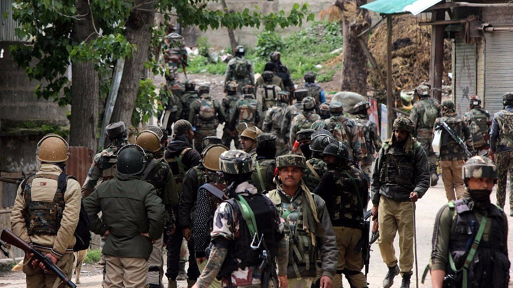 This is the second search operation in Shopian since 4 May. (Photo Courtesy: Muneeb Ul Islam)