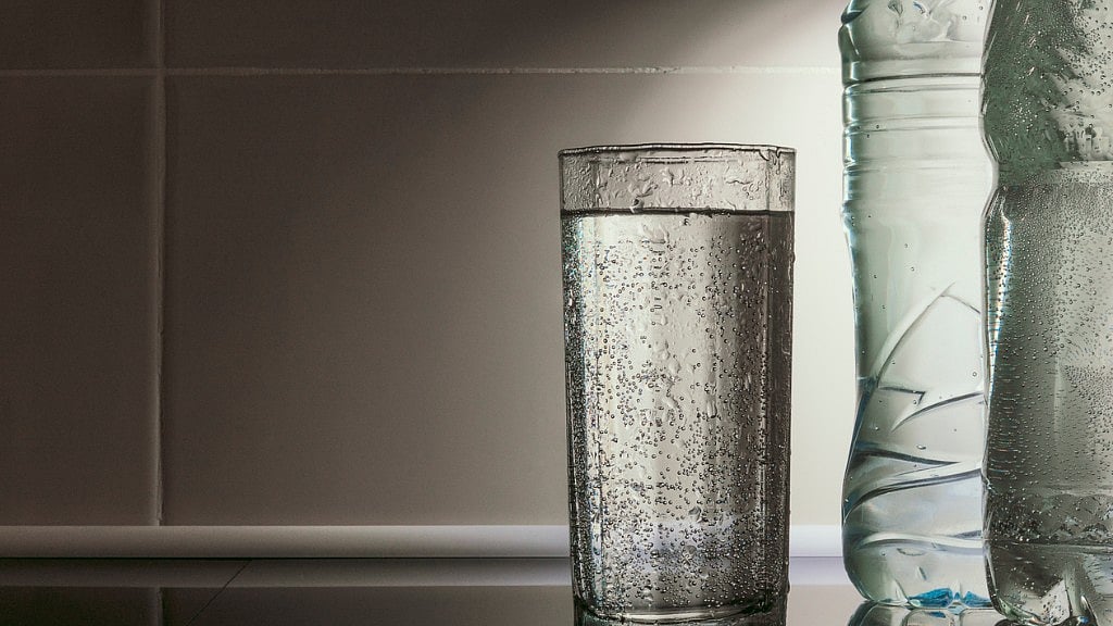 Gulping down a tall glass of ice-cold water may sound like the perfect way to beat the heat. But here’s why it may not be such a good idea. (Photo: iStock)