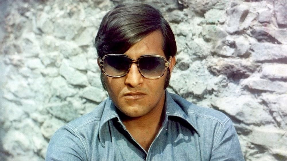 The late Vinod Khanna in a scene from <i>Mere Apne</i>. 