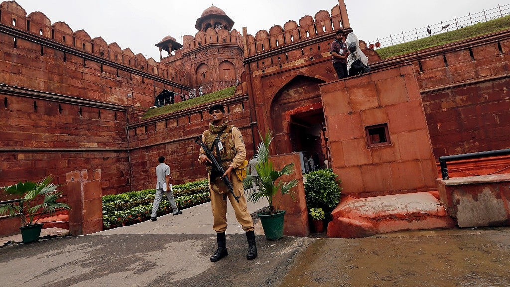 A security personnel stands outside the Red Fort. (Photo: Reuters)
