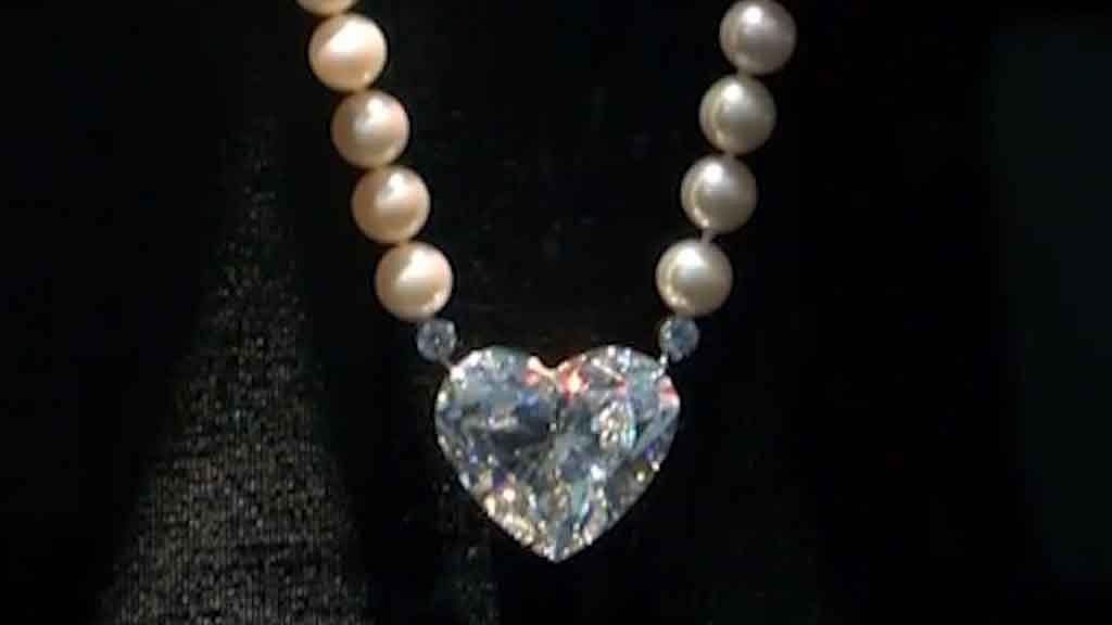 Diamond up for auction (Photo: Ruptly screengrab) 