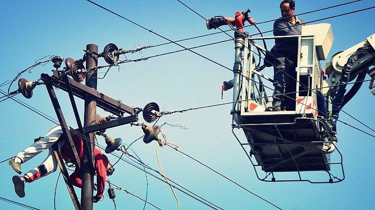 Electric wires have claimed many lives in Jammu and Kashmir. (Photo: <b>The Quint</b>/ Junaid Syed Hashmi)