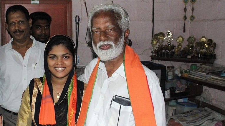 BJP’s Kerala unit president Kummanom Rajasekharan (right). (Photo: Twitter/<a href="https://twitter.com/Kummanam">@Kummanam</a>)