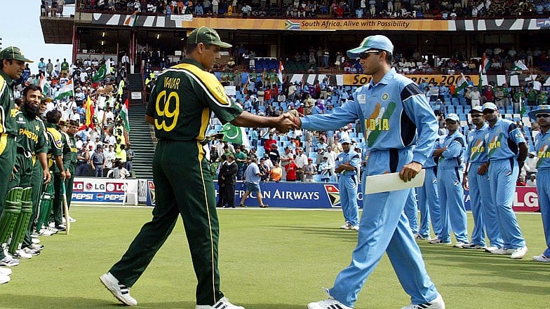 Pakistan’s captain Waqar Younis shakes hands with India’s skipper Sourav Ganguly ahead of their match in Centurion during the 2003 World Cup. (Photo: Reuters)