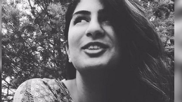 Gurmehar Kaur is penning a book. (Photo Courtesy: <a href="https://twitter.com/mehartweets">Twitter</a>/Image altered by <b>The Quint</b>)  &nbsp;