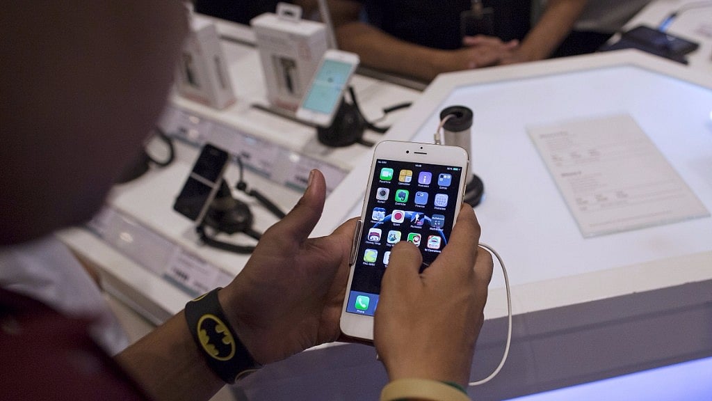 Apple said it would not modify its guidelines to allow any app access to contacts, see call logs or view text messages.&nbsp;