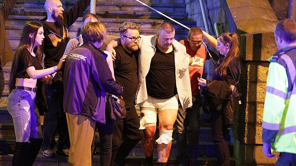 At least 59 were injured in the Manchester Arena blast on Monday night (Photo: Twitter/<a href="https://twitter.com/Alanfisher100">@<b>Alanfisher100</b></a>) 