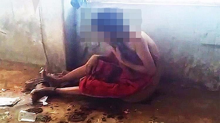 Sanjana has been kept tied up, and hasn’t been allowed out even once. (Photo Courtesy:<a href="http://www.thenewsminute.com/sites/default/files/styles/news_detail/public/lady-covered-with-red-cloth-1-cc-750.jpg?itok=bb0VgizT"> The News Minute</a><i>)</i>