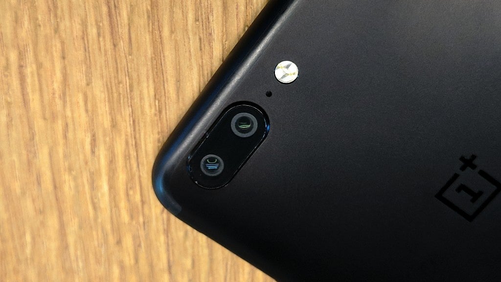 OnePlus 5 offers dual cameras at the back. 