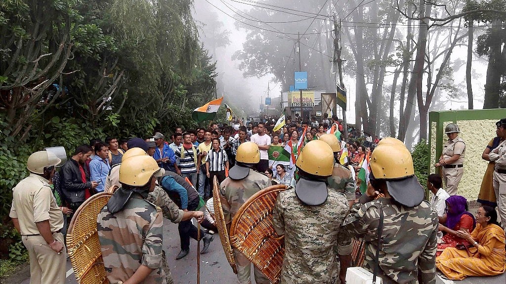 Trouble-hit Darjeeling continued to simmer as the Gorkha Janmukti Morcha-sponsored indefinite shutdown completes almost a week. (Photo: PTI)
