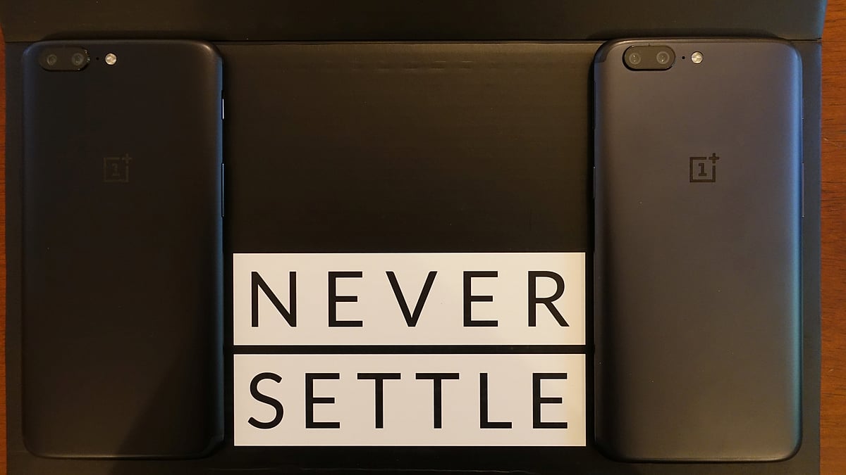 OnePlus 5 is available in Midnight Black and Slate Grey. 