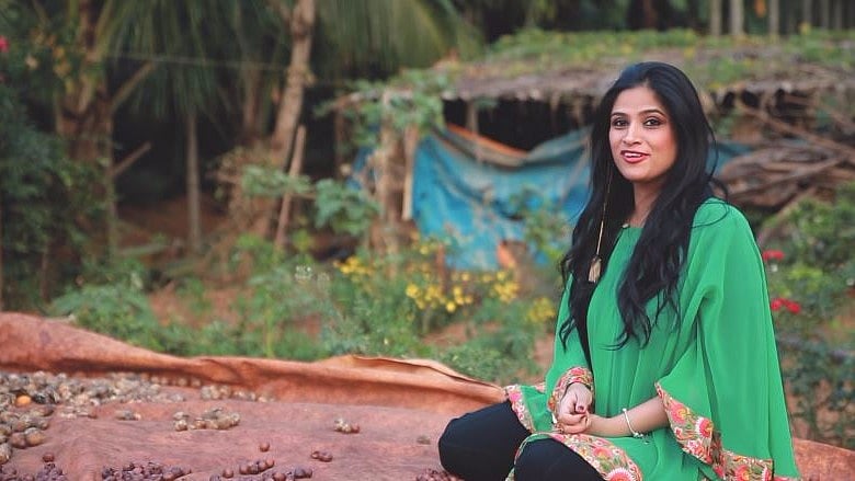 Aabha Hanjura’s vibrant re-interpretation of a traditional Kashmiri song is winning hearts. (Photo Courtesy: YouTube Screenshot /<a href="https://www.youtube.com/watch?v=pA9UPOSh3Ws&amp;t=3s"> Abha Hanjura</a>)