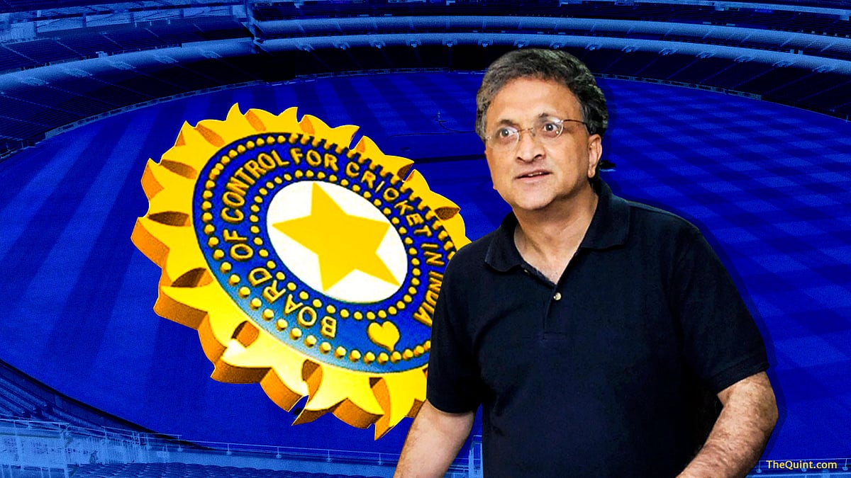 File photo of Ramachandra Guha. (Photo: IANS/Altered by <b>The Quint</b>)