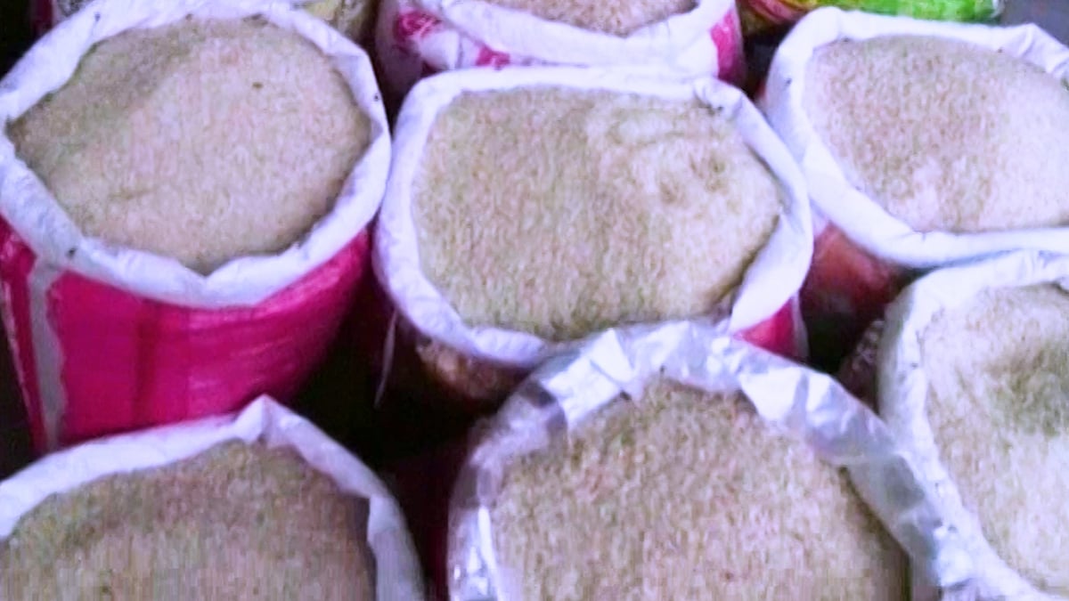 Food retailers openly selling plastic rice openly in Haldwani district, Uttarakhand (Photo: ANI screengrab)