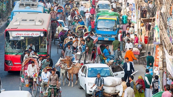 The number of vehicles in Bangladesh has grown by almost 135% since 2003, according to the DoE’s 2012 study. (Photo Courtesy: iStock)