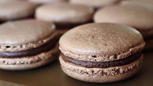 Perfect Desert Macarons ( Photo Courtesy: <a href="https://scontent.fdel1-1.fna.fbcdn.net/v/t1.0-9/1618432_547413178759281_3392733952957143194_n.jpg?oh=1880fd1c751af7a31cd10e682ab5b091&oe=59DE9F34">Facebook</a> )