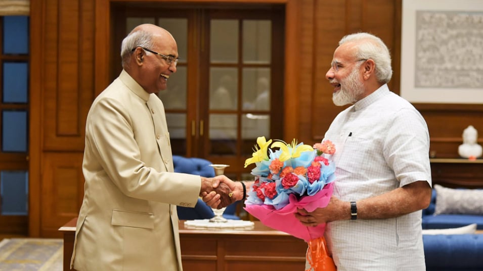 Bihar Governor Ram Nath Kovind, NDA’s presidential candidate, meets PM Modi. (Photo Courtesy: Twitter/<a href="https://twitter.com/narendramodi">@narendramodi</a>)