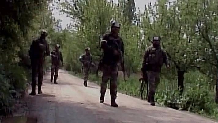 One para commando of the Indian Army was injured in the gunfight.